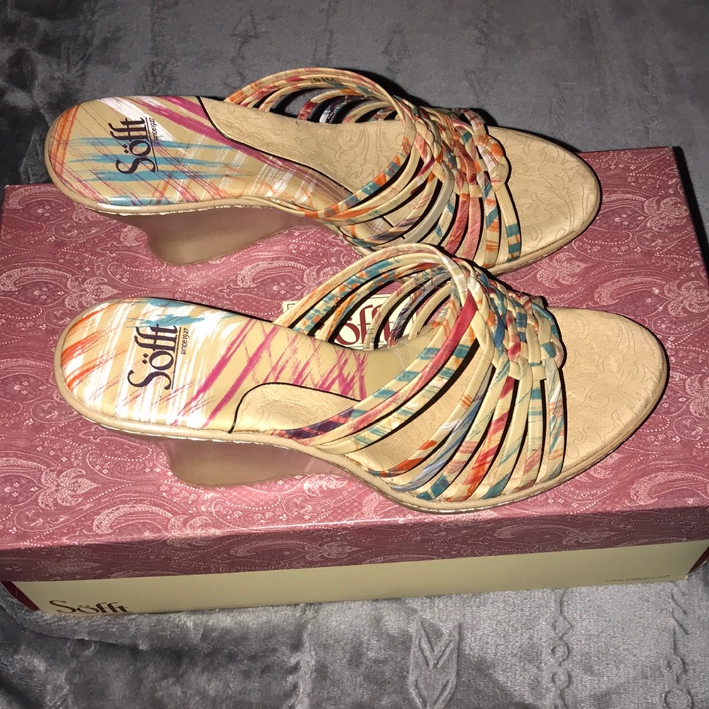 Sofft beige wedges